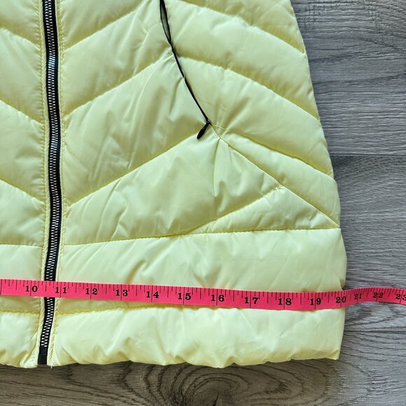 Butter Yellow Down Puffer Jacket Size 44 Quilted Form Fitting Detachable Hood - Picture 10 of 15